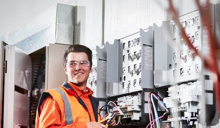 Battery installer cropped Battery installer cropped